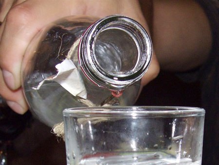 20 альтернативных способов применения водки или что еще можно делать с водкой, кроме очевидного
