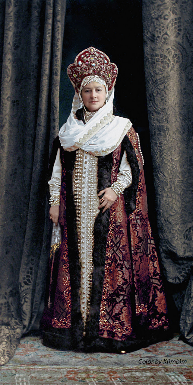 Гости костюмированного бала Романовых в раскрашенных фотографиях 1903 года