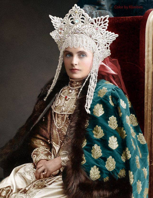 Гости костюмированного бала Романовых в раскрашенных фотографиях 1903 года