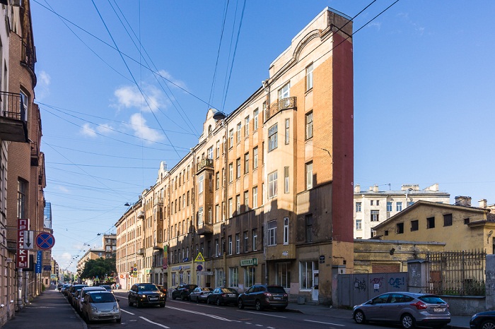 Дом-стена на улице Боровой (Санкт-Петербург). Дом-стена на улице Боровой (Санкт-Петербург).