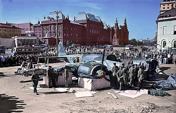 Страницы военной истории: фашистский самолёт в центре Москвы война, история
