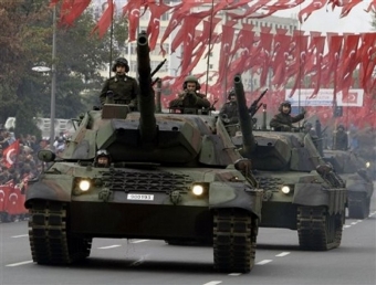 Турция на границу с Сирией выдвинула 1000 танков