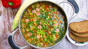 Фото к рецепту: Суп с охотничьими сосисками и овощами Фото к рецепту: Суп с охотничьими сосисками и овощами