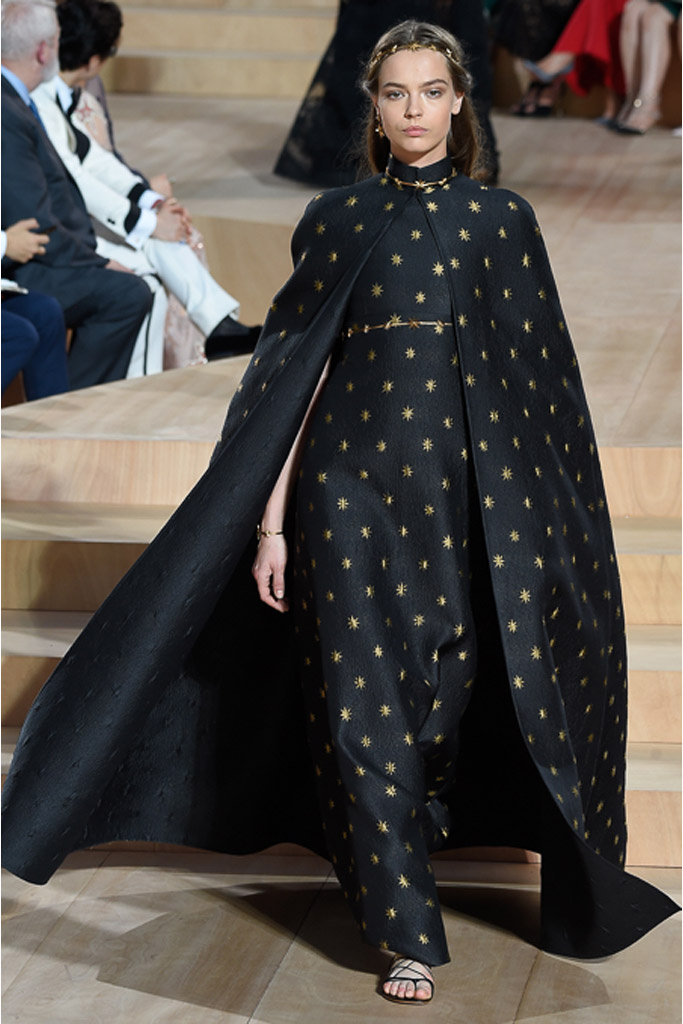 Мистический Рим в коллекции Valentino осень 2015 Couture Мистический Рим в коллекции Valentino осень 2015 Couture