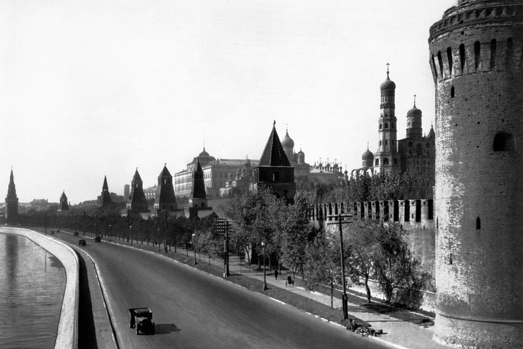 ID: 10632265 Описание: Советский Союз. Москва. Вид на Кремлевскую набережную, 1944 год. Вадим Ковригин/Фотохроника ТАСС
