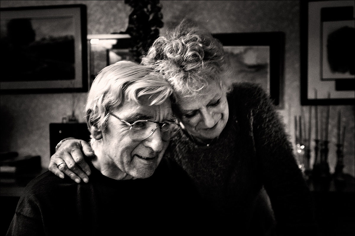 Черно-белая серия снимков о борьбе одной семьи с болезнью Альцгеймера 