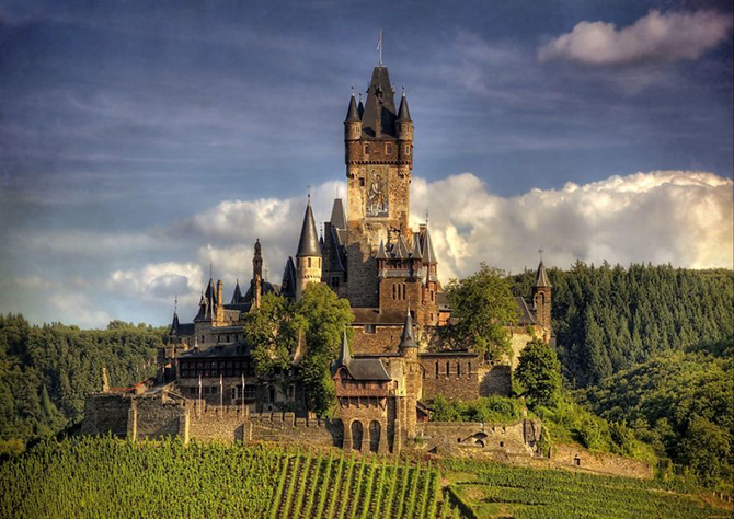20 самых впечатляющих замков Европы