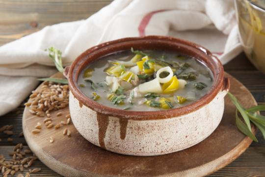 Армянский суп с пореем и полбой