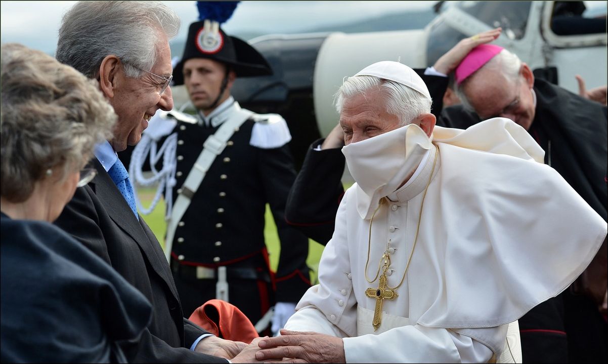 Папа Римский и ветер (14 фото) Папа Римский и ветер (14 фото)