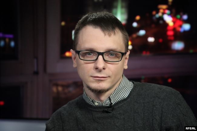 ПедоСветовский маргинал Пожарский побежал на поклон к «яблочникам»