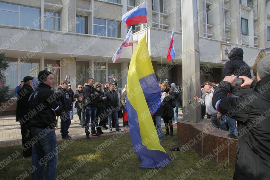 Огромные пророссийские митинги на востоке Украины (фото, видео) Огромные пророссийские митинги на востоке Украины (фото, видео)