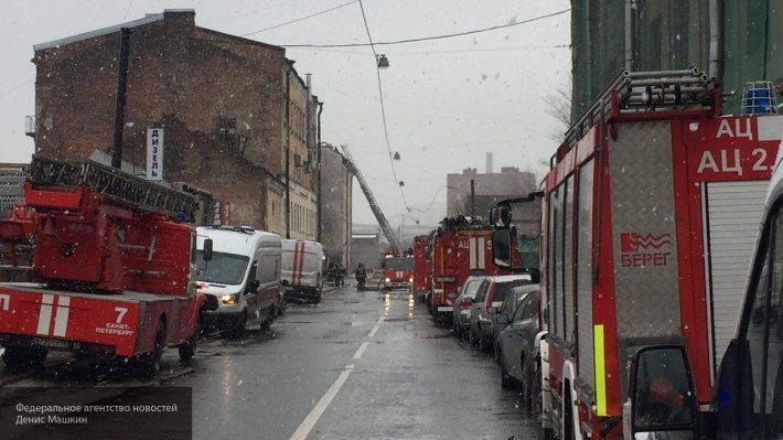 Сотрудники МЧС потушили пожар в здании Морвокзала в Петербурге