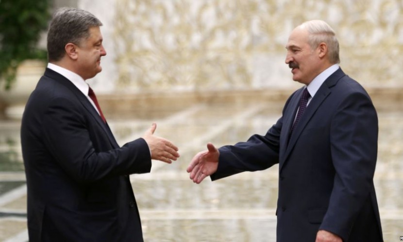 Лукашенко призвал Порошенко обеспечить благополучие не себе, а народу 