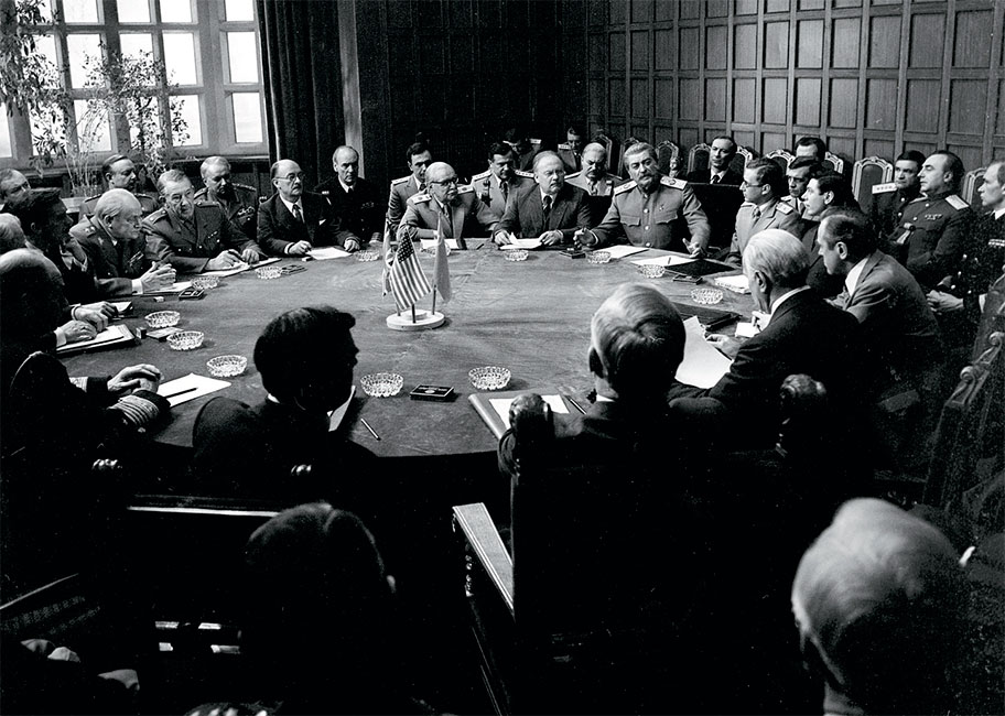 На Потсдамской конференции союзники пообещали СССР передать часть заводов, находящихся в их оккупацион- ных зонах. Но слово не сдержали germany3.jpg 