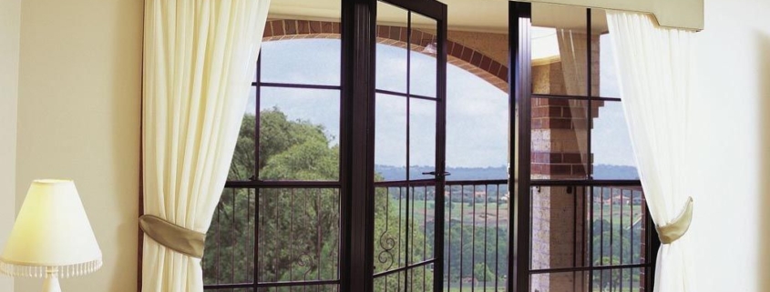 Двери на балкон: советы по выбору типа конструкции, цвету и дизайну