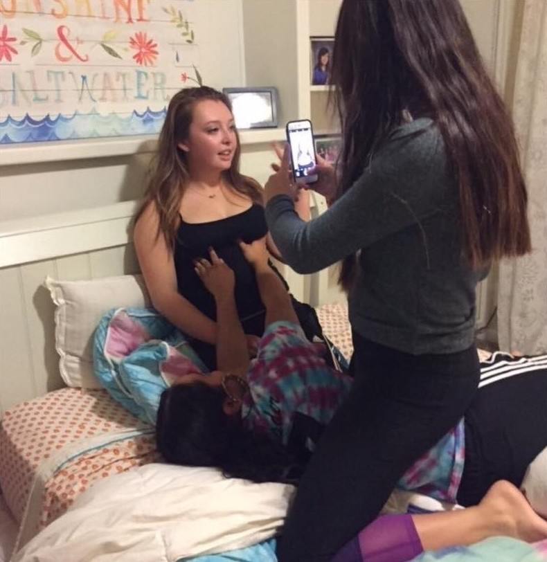 26 безумных фотографий девушек, которые не должны были попасть в интернет (26 фото)