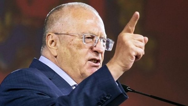 Жириновский потребовал прекратить поставки топлива украинской армии Жириновский потребовал прекратить поставки топлива украинской армии