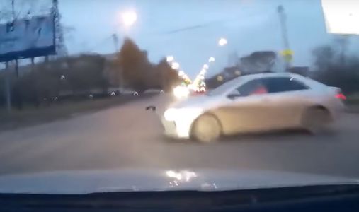 Водитель выехал на встречку, чтобы избежать ДТП. Прав ли он?