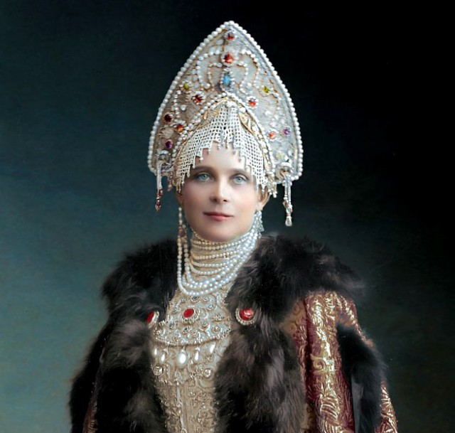 Гости костюмированного бала Романовых в раскрашенных фотографиях 1903 года