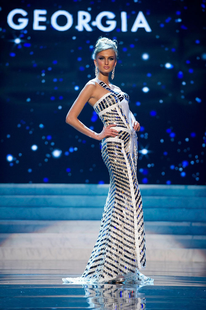 Шоу-презентация конкурсанток «Мисс Вселенная 2012»