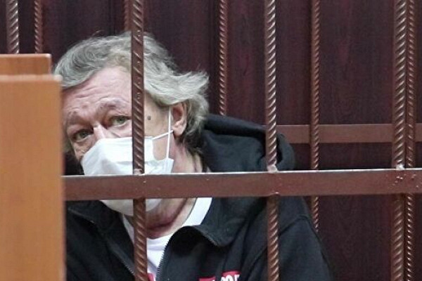 «Журналистам надо хайп словить»: адвокат Михаила Ефремова