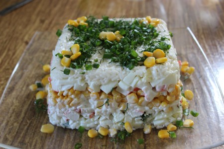 Салат-торт с кукурузой