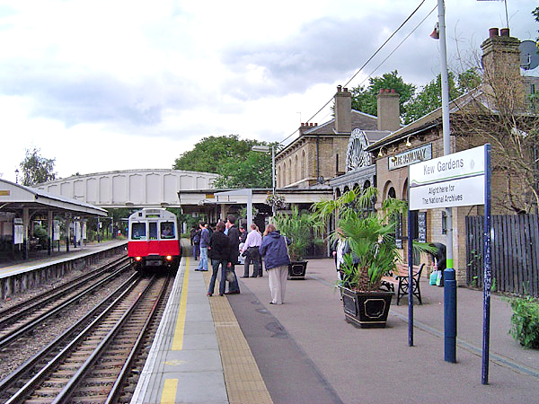 http://media.agentika.com/wiki/Kew%20gardens%20station.jpg