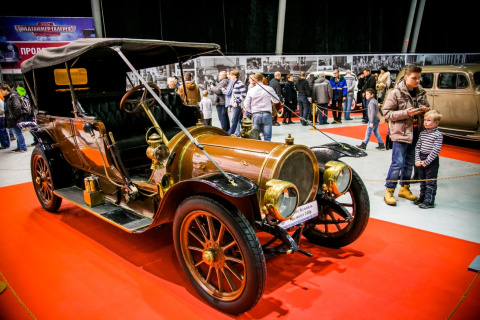 Выставка старинных автомобилей «Олдтаймер-Галерея»