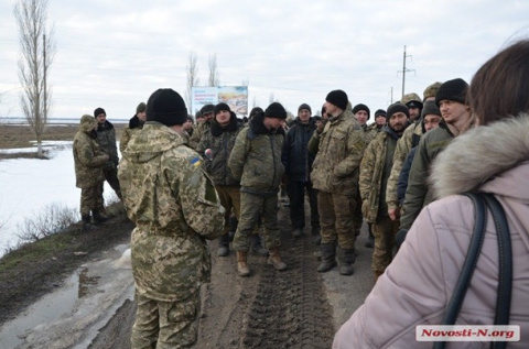 Голодные военные с николаевского полигона пешком двинули в прокуратуру