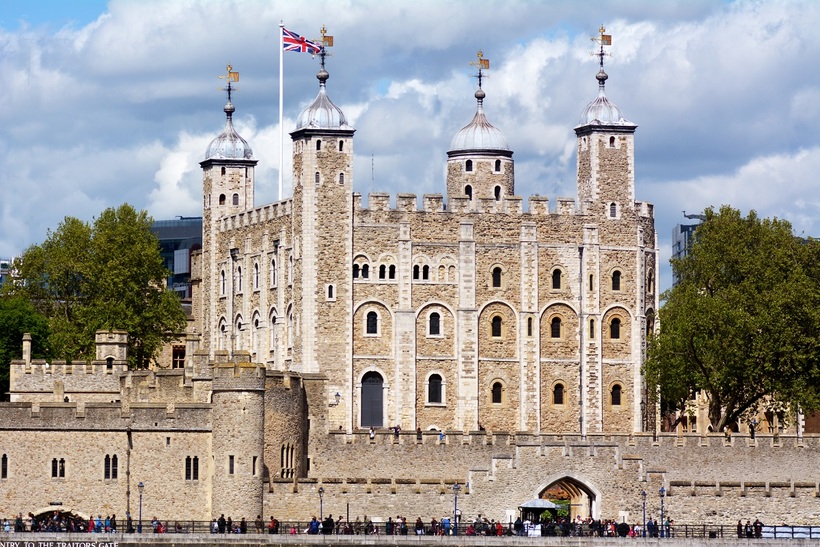 http://s0.travelask.ru/system/images/files/000/155/923/wysiwyg/Tower-of-London.jpg?1486469297