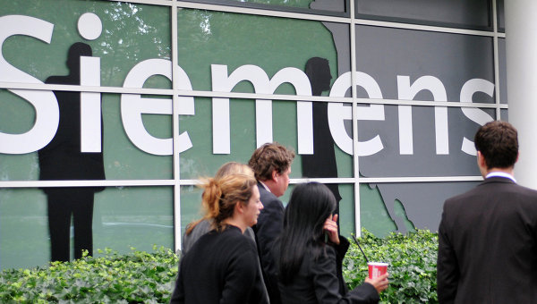 Логотип компании Siemens. Архивное фото Siemens намерена инвестировать в электроэнергетику Египта $10 млрд