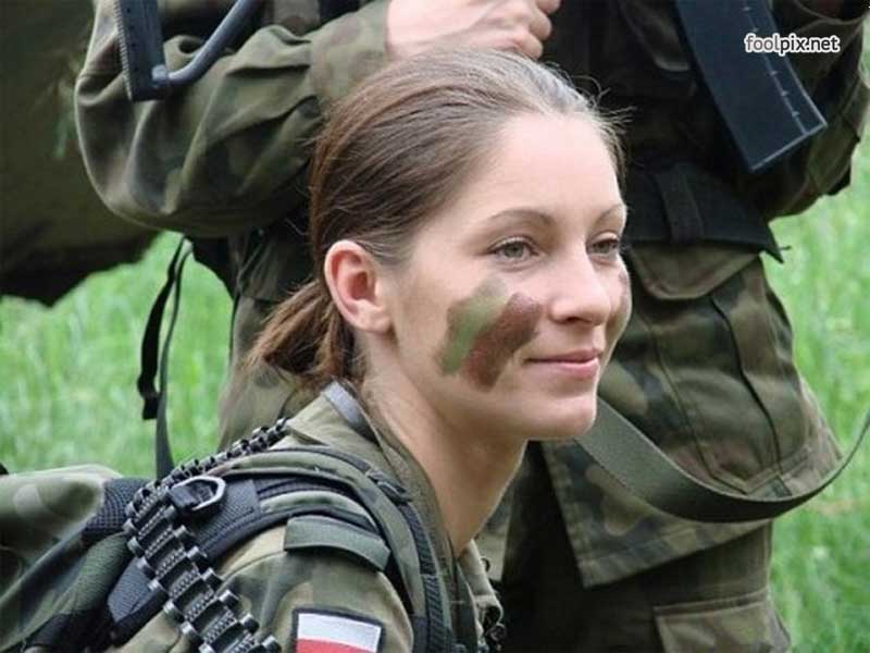 Красивые девушки в военной форме Девушки на службе в армии фото 30