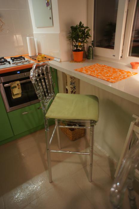 Стол-подоконник на кухне, подоконник-стол на кухне фото