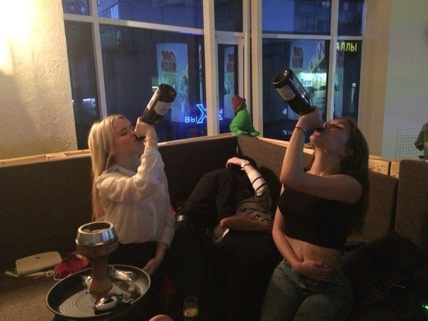 Реальные фотографии с российских вечеринок, на которых что-то пошло не так (28 фото)