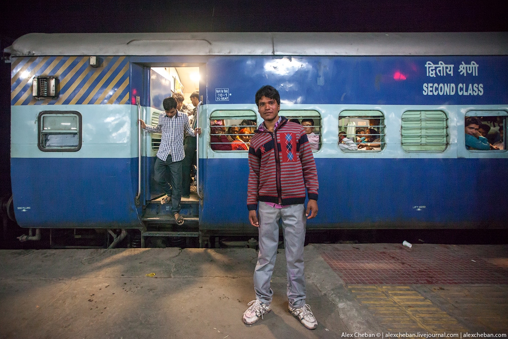 Общий вагон индийского поезда индия, поезд