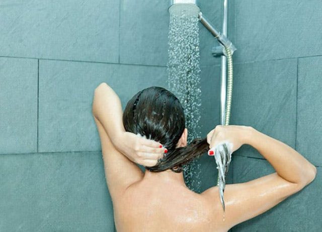 things-you-shouldnt-do-in-the-morning-hot-shower