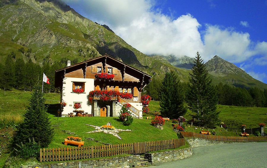 Дом В Швейцарии В Горах