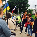 УкроСМИ в ярости: Проукраинских активистов закидали фекалиями в центре Москвы