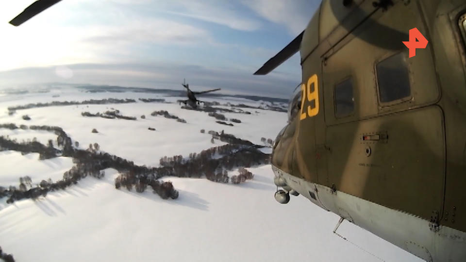 Видео: ударные вертолеты сбросили бомбы над заснеженной Сибирью