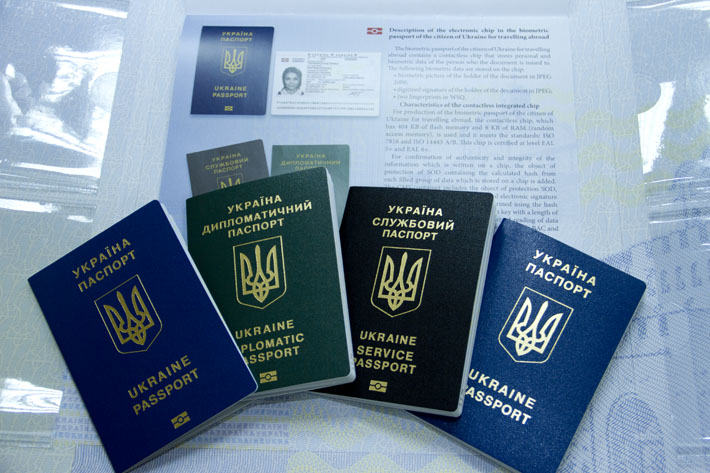 В МИД заявляют, что украинский биометрический паспорт отвечает всем международным стандартам - Общество - 112.ua