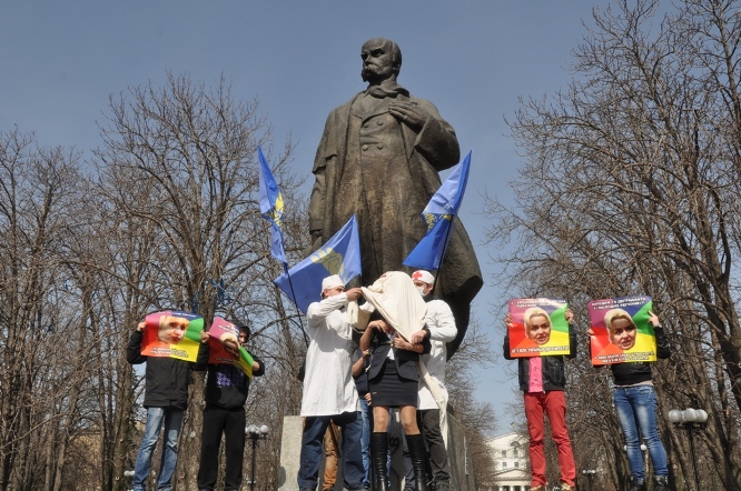 Поход Украины к психиатру закончился бы смирительной рубашкой (El Mundo, Испания)