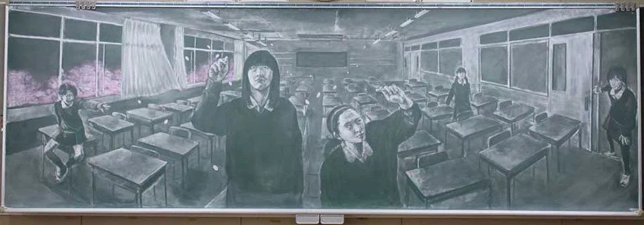 Японские школьники создают невероятной красоты рисунки на школьных досках