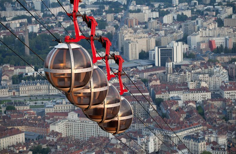 10 самых впечатляющих канатных дорог мира (46 фото)
