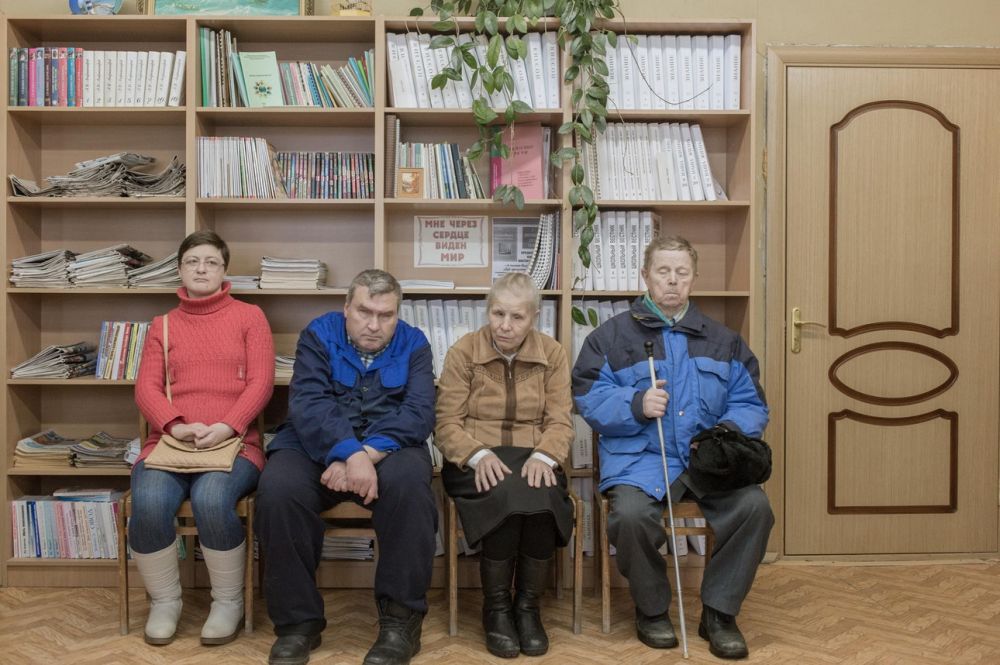 Вот как выглядит обычный день на улице слепых в городе Ермолино