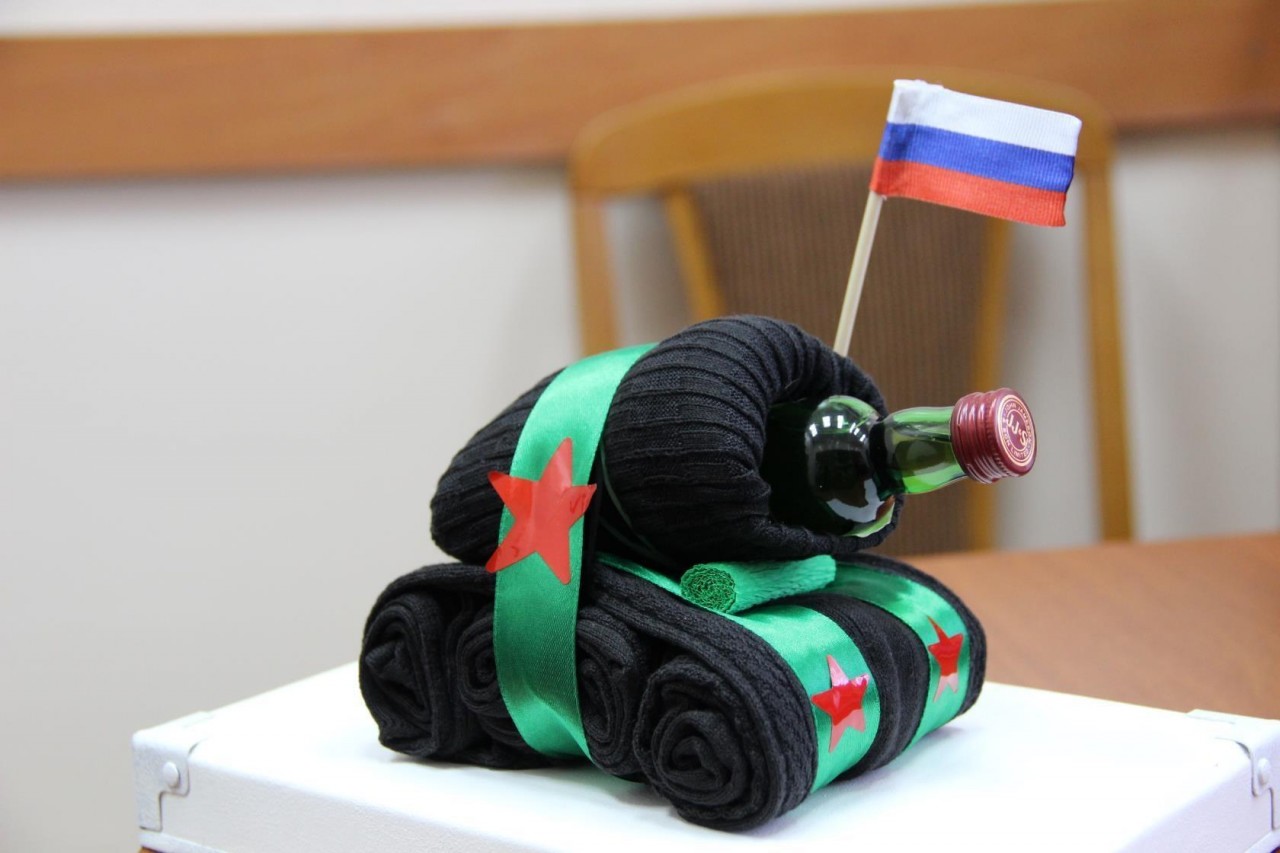 Танк на 23 февраля своими руками из носков танк Танк на 23 февраля своими руками из носков танк