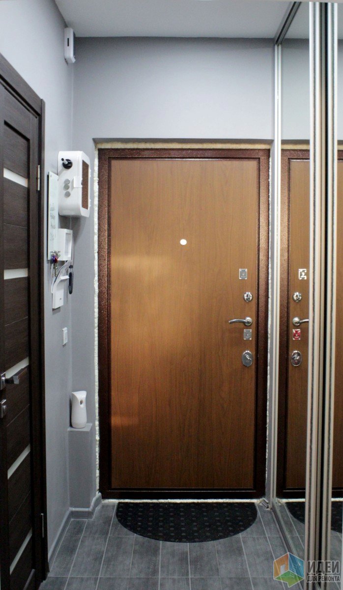 Зеркальный шкаф в прихожей 22 квадратных метра. Часть вторая: Комната и прихожая