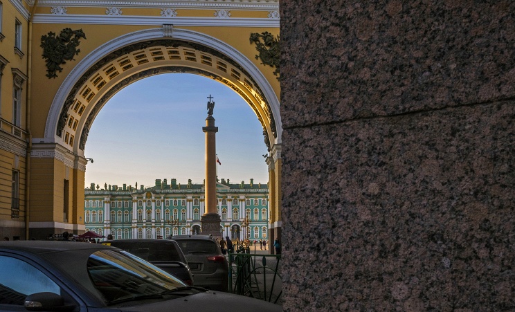 ID: 10618356 Дата съемки: 01.04.2015 Описание: Россия. Санкт-Петербург. Вид на Дворцовую площадь. Руслан Шамуков/ТАСС