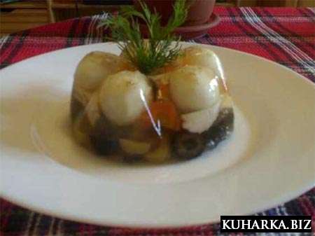 Куриное заливное с перепелиными яйцами Куриное заливное с перепелиными яйцами
