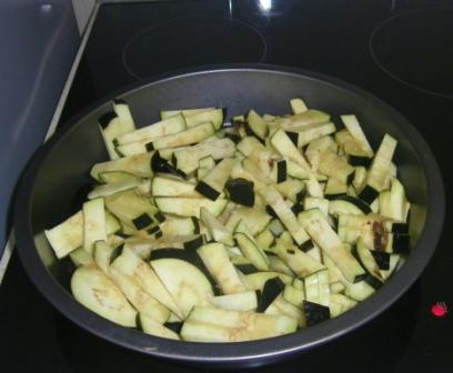 Баклажаны режем соломкой
