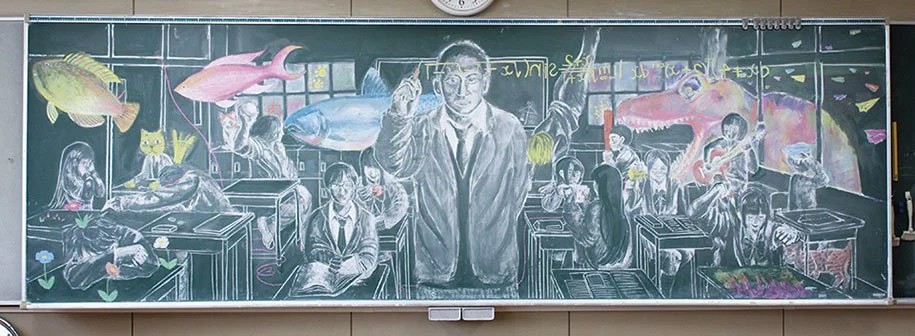Японские школьники создают невероятной красоты рисунки на школьных досках